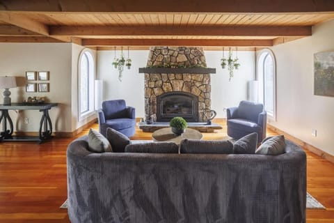 Vintage Terrace - Church chic retreat Hot tub House in Carlton