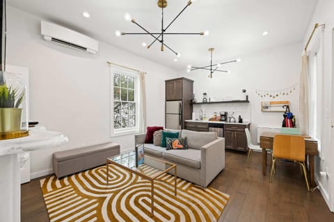 Free Downtown Parking Walk to Stadiums and Shopping Apartment in Licking Riverside