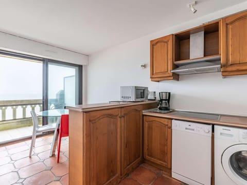 Appartement moderne en bord de mer avec balcon et parking - FR-1-2-306 Apartment in Hendaye