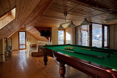 Billiard, Lounge or bar