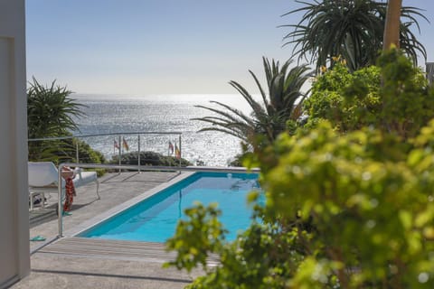 Sea view, Swimming pool, sunbed