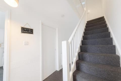 3 Bedroom House Apartment in High Wycombe