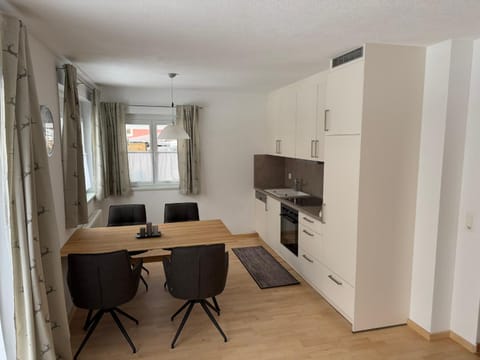 Kitchen or kitchenette, Dining area, stove