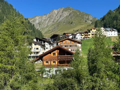 Property building, Day