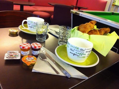 Food and drinks, Continental breakfast