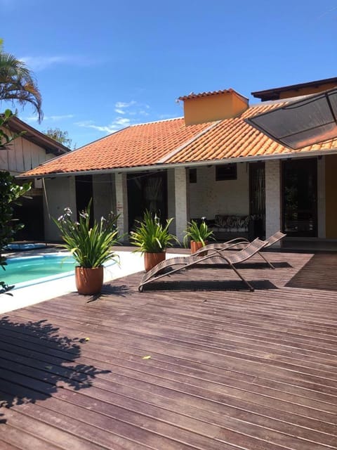 Linda casa com piscina em Bombinhas, espaço inteiro Haus in Porto Belo