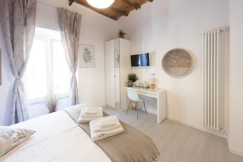 White Ostilia Apartments Copropriété in Rome