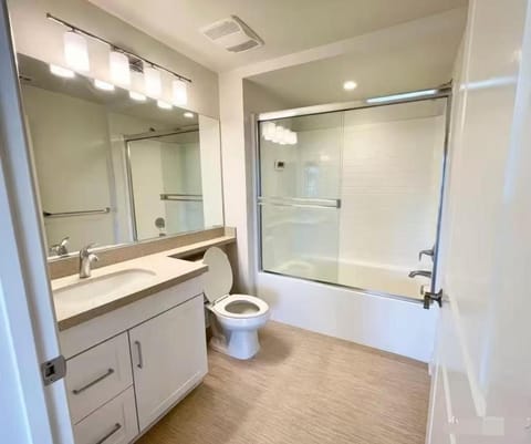 Stylish 2BR Foothill Escape in Irvine Apartment in Foothill Ranch