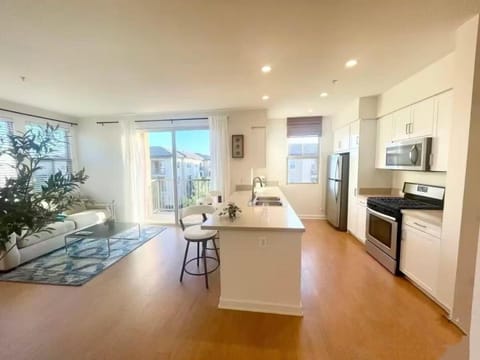 Stylish 2BR Foothill Escape in Irvine Apartment in Foothill Ranch