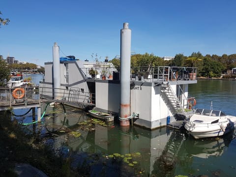 House of Captain Docked boat in Saint-Cloud