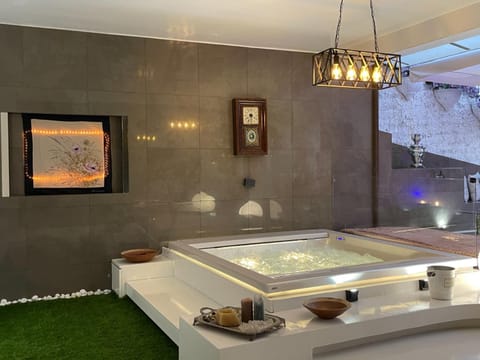 Hot Tub, Hot Tub