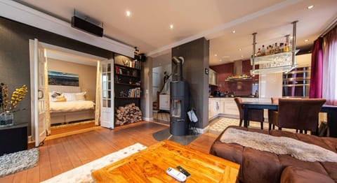 Lake and Mountain View Villa with Whirlpool and Free Parking in Huenibach Villa in Hilterfingen