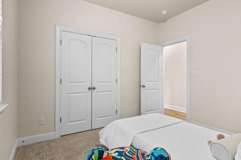 Spacious 3BR Getaway w Dedicated Office Sleeps 5 Apartment in Leander