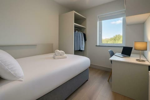 Refurbed 4BDR Home on Dock Road Near City Centre Inn in Limerick