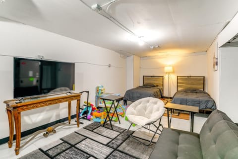 8 Mi to Detroit Zoo Family Home with Game Room House in Warren