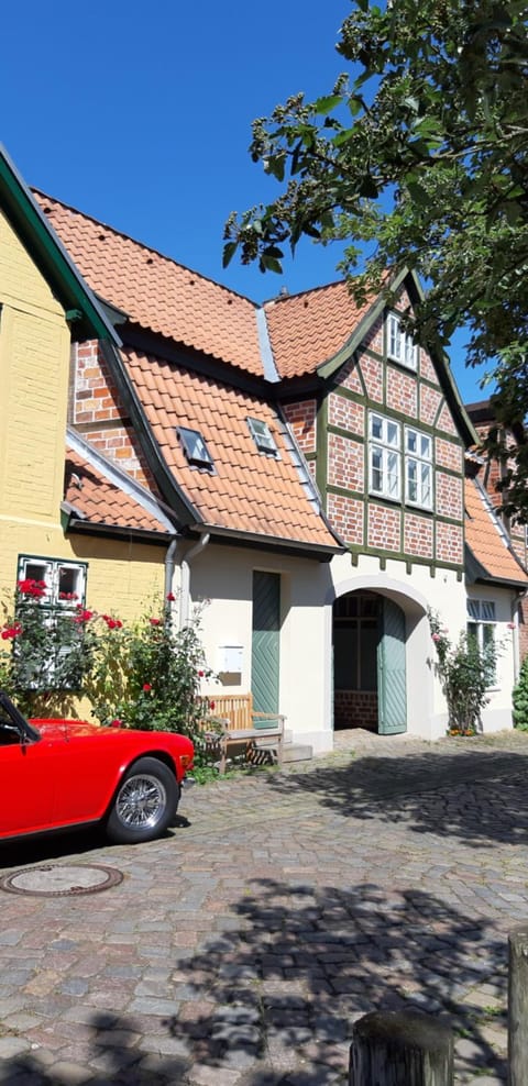 Property building, Facade/entrance