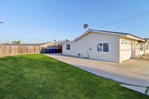 Entire Private Home with 2 Bedrooms 1 Bathroom, Gated Yard, Driveway Parking, Available Now House in Spring Valley