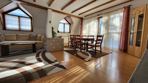 Living room, Photo of the whole room, Dining area