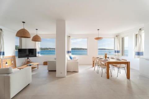 VILLA BLEU HORIZON Bandol - Vue Mer - Plage -Parking- 4 chambres en suite - Terrasse - proche Casino Villa in Sanary-sur-Mer