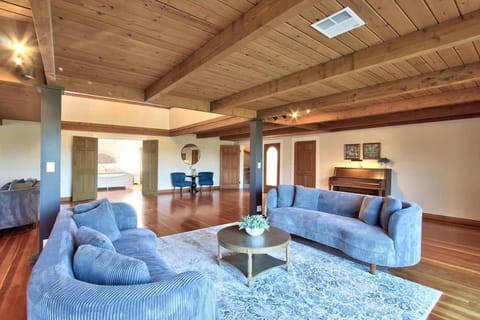 Vintage Terrace Pied a Terr Suitee House in Carlton