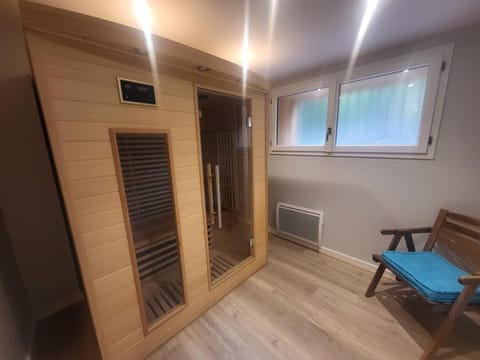 Chalet spacieux à Val-des-Prés avec sauna et parking - FR-1-266-256 Chalet in Montgenèvre