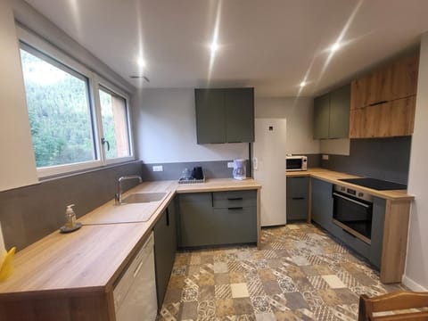 Chalet spacieux à Val-des-Prés avec sauna et parking - FR-1-266-256 Chalet in Montgenèvre