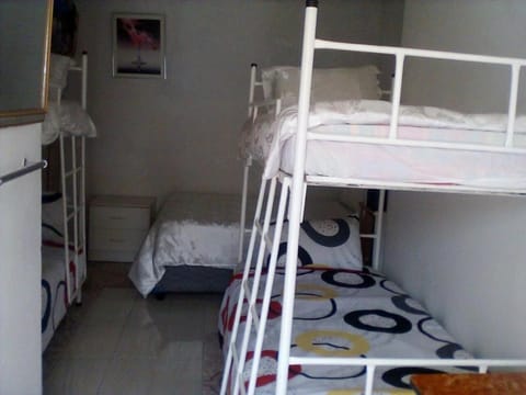 Guest House Macauly Bed and Breakfast in Gauteng