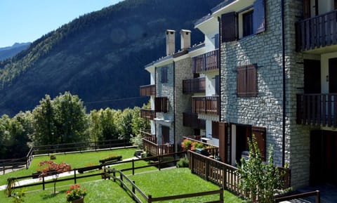 Property building, Garden, Garden view