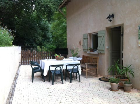 Patio, BBQ facilities