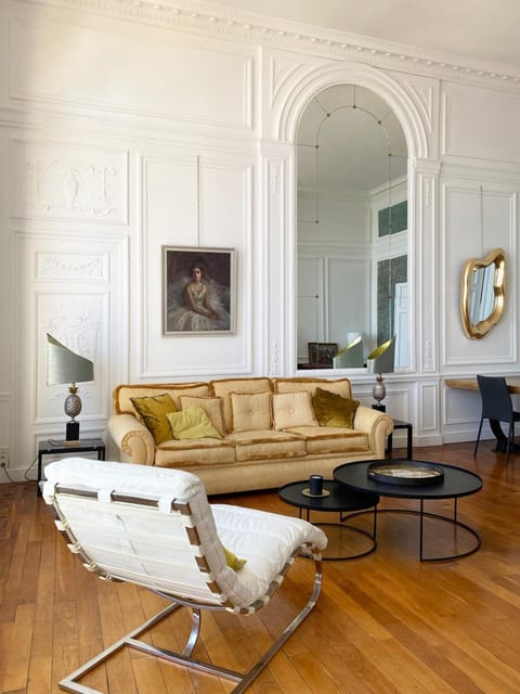 Beautiful period apartment Riviera Palace Apartment in Avenue du Carnier