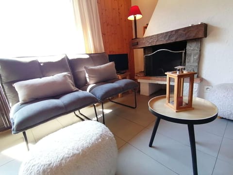 Appartement cosy avec cheminée et balcon, 6 couchages, Le Grand-Bornand - FR-1-241-63 Apartment in Le Grand-Bornand