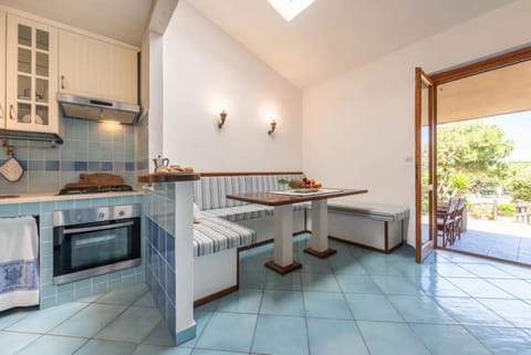 microwave, oven, kitchen