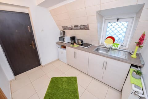 Kitchen or kitchenette, Communal kitchen