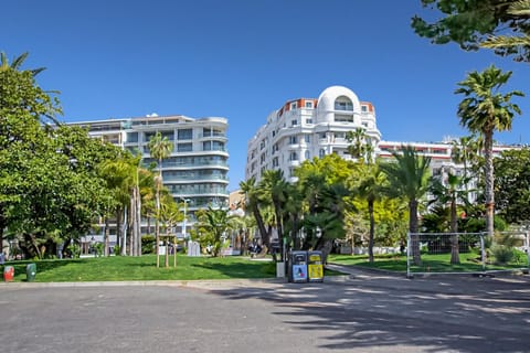 7 Croisette Apartment in Cannes