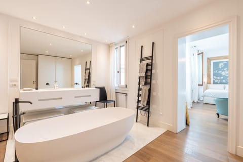 Bed, Bathroom, Bedroom, Bath, towels