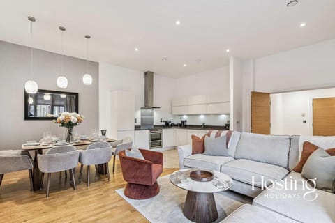Kitchen or kitchenette, Seating area, Dining area