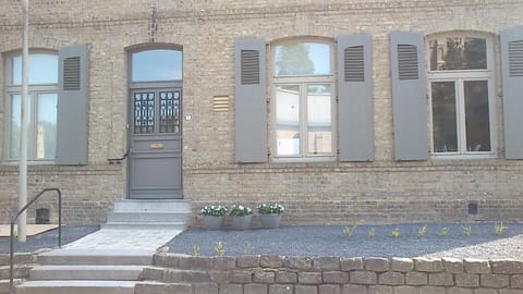 Facade/entrance