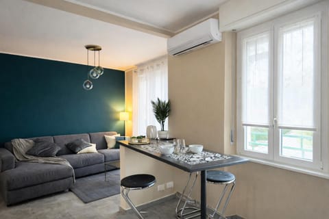 Living room, Seating area, Dining area, Bedroom, air conditioner