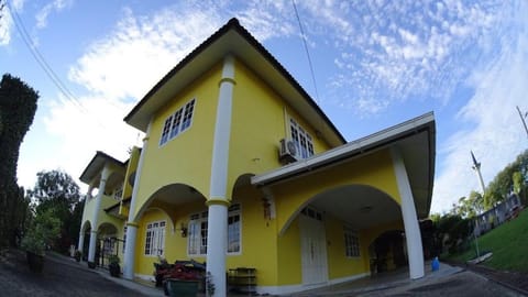 Homestay Petrajaya Kuching House in Kuching