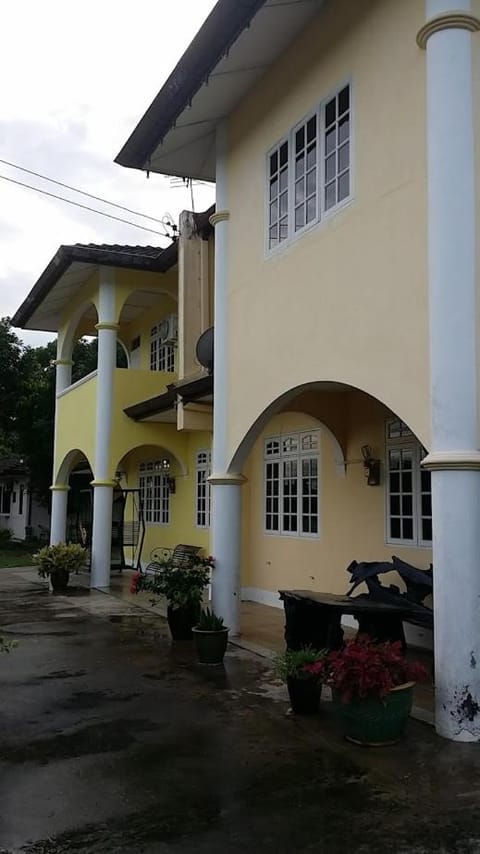 Homestay Petrajaya Kuching Haus in Kuching