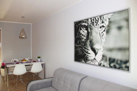 Living room, Decorative detail, Seating area, Dining area