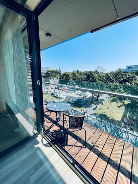 Balcony/Terrace, hair dresser