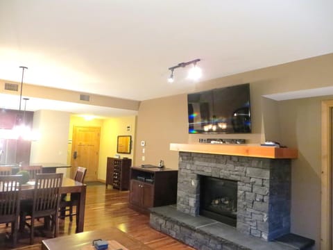 Luxury Canmore Vacations Condominio in Canmore