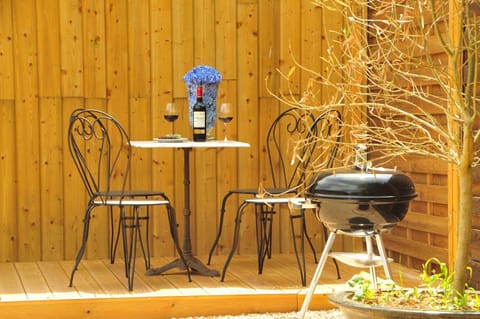 Patio, BBQ facilities