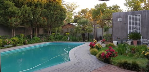 Property building, Garden, Garden view, Swimming pool