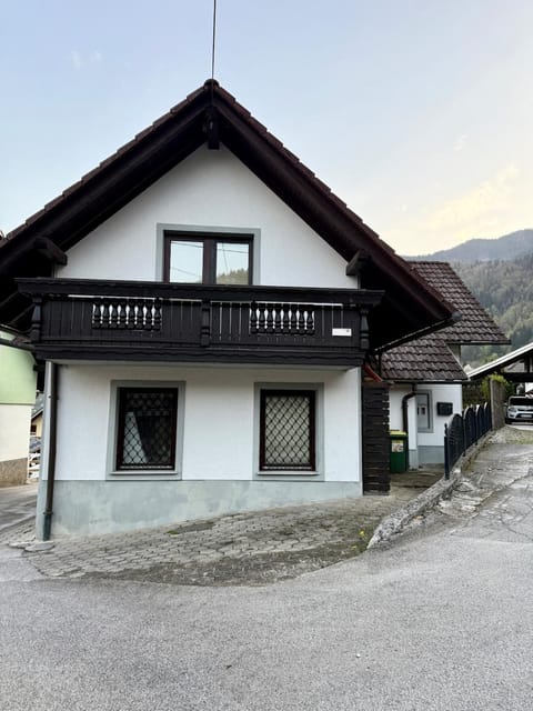 Katja Cottage-charming, quiet, gorgeous views House in Bled