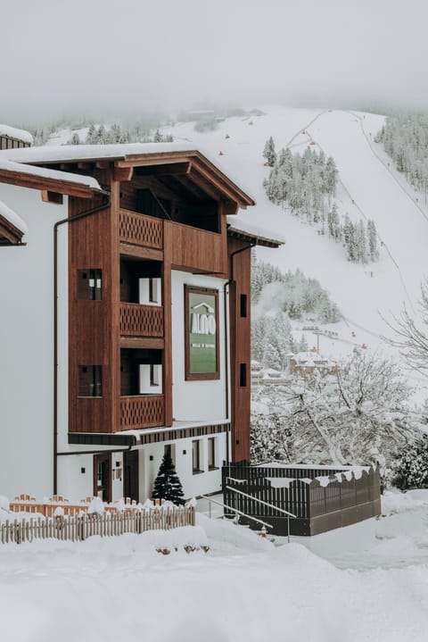 Property building, Day, Natural landscape, Winter, Mountain view