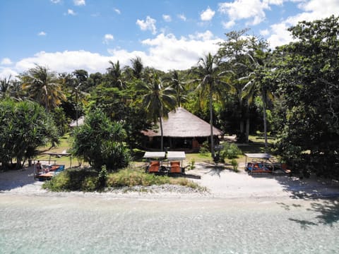 Gili Asahan Eco Lodge & Restaurant Camping /
Complejo de autocaravanas in Central Sekotong