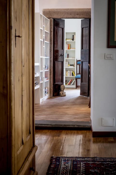 Library, Photo of the whole room