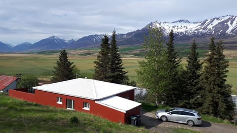 Facade/entrance, Mountain view